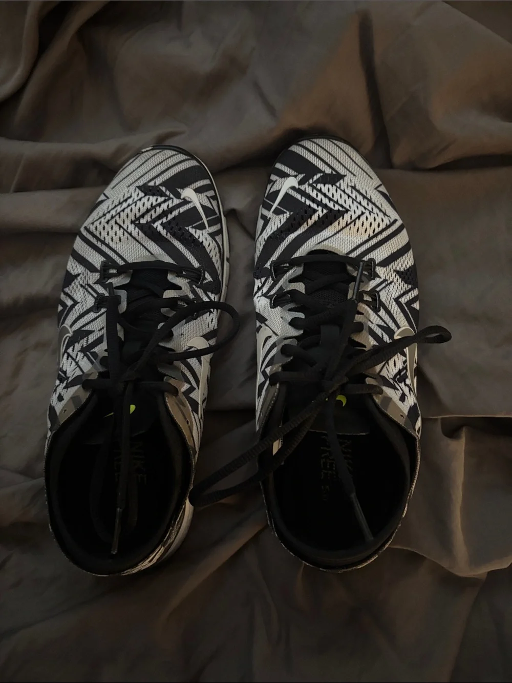 Nike Men's Black and White Patterned Running Sneakers